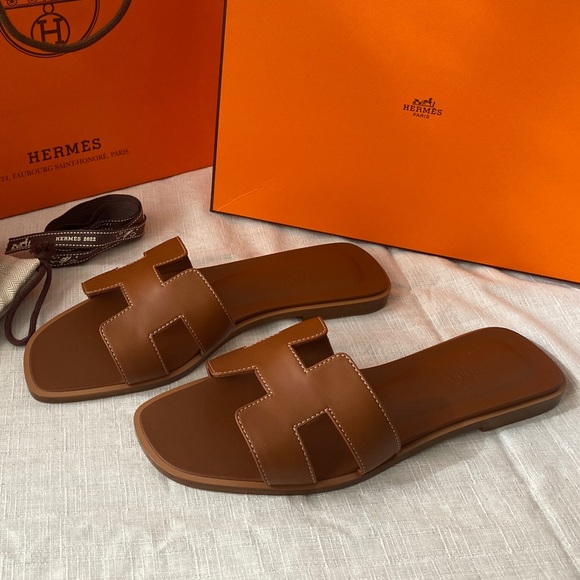 Hermes Oran Sandal, Brown (Gold) Size EU 39, US 8 - Picture 4 of 9